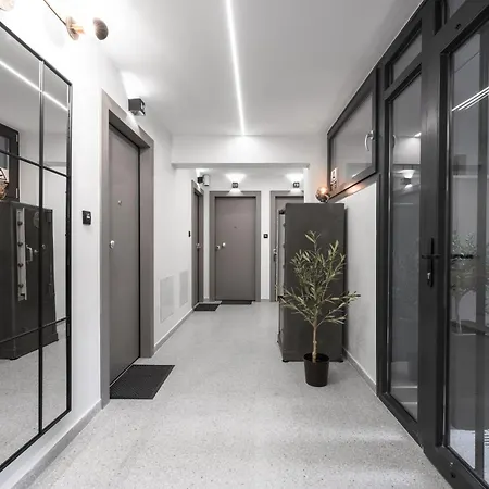 Room8 * סלוניקי