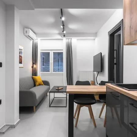 Room8 דירה *