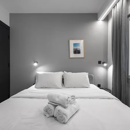 Room8 דירה *