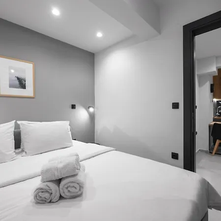Room8 דירה *