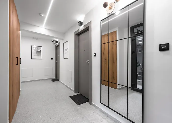 Room8 Apartment *