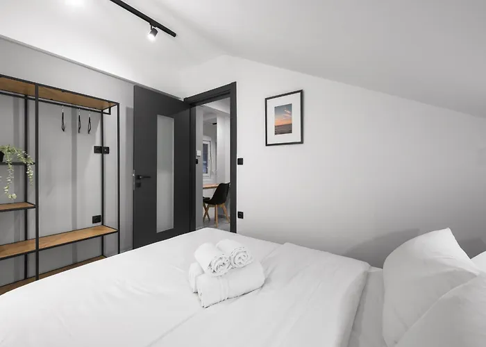 Room8 * Thessaloniki
