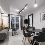 Room8 סלוניקי