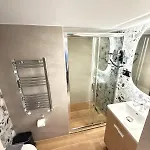 Room8 * סלוניקי