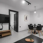 Room8 סלוניקי