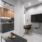 Room8 דירה *