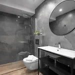 Room8 דירה