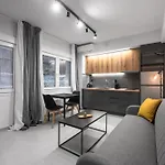 Room8 דירה