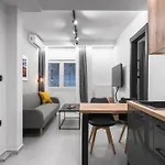 Room8 דירה *