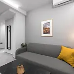 דירה Room8