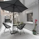 Room8 דירה *