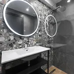 דירה Room8 *