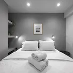 Room8 סלוניקי