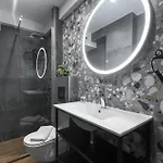 Room8 סלוניקי
