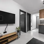 Room8 דירה *