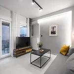 Room8 דירה