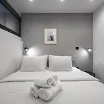 דירה Room8