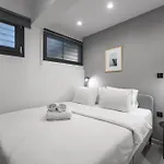 Room8 דירה