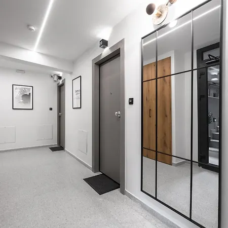 Room8 Apartman *